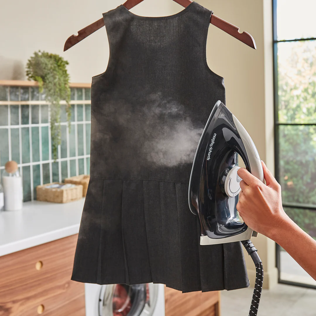 MorphyRichards_EasySteam2400wSteamGenerator_333030_Lifestyle_5