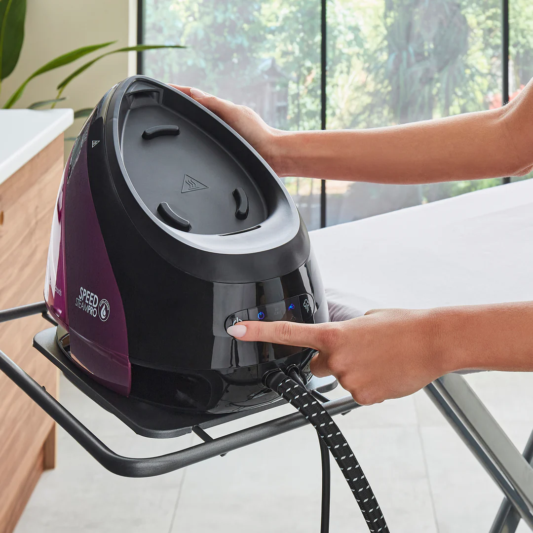 MorphyRichards_SpeedSteamPro3000wAutocleanSteamGenerator_332102_Lifestyle_6